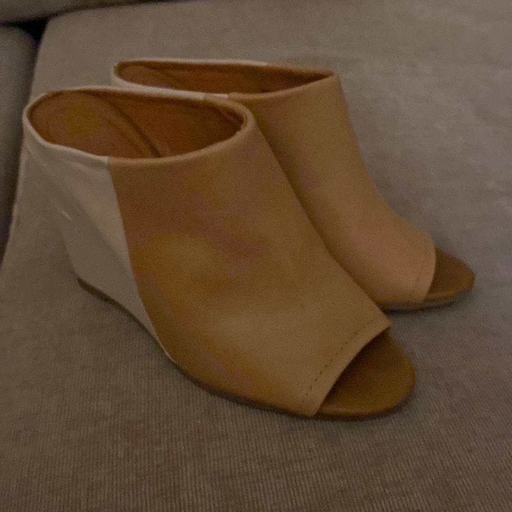 Kenneth Cole wedges size 6